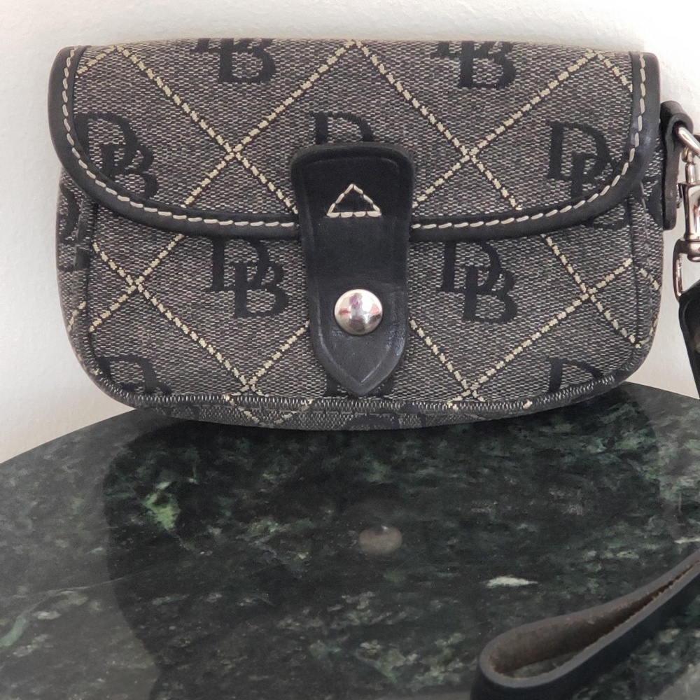 D&B signature wallet